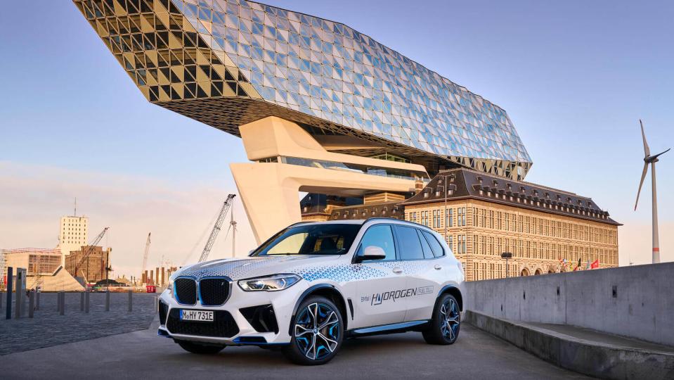 DE BMW iX5 HYDROGEN.